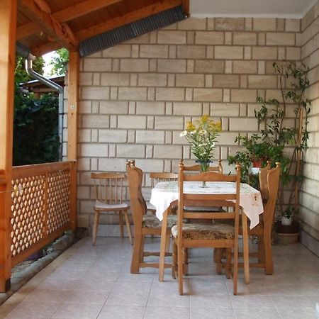 Lilla Vendeghaz Villa ไฮจ์ดุสโซบอสโล ภายนอก รูปภาพ