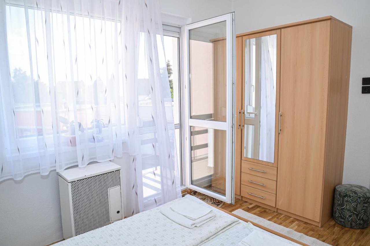 Lilla Vendeghaz Villa ไฮจ์ดุสโซบอสโล ภายนอก รูปภาพ