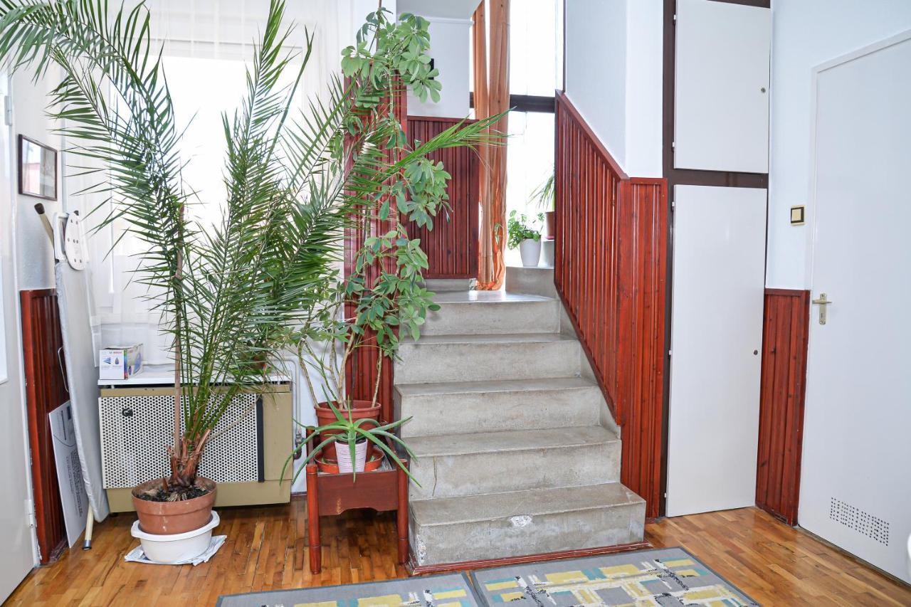 Lilla Vendeghaz Villa ไฮจ์ดุสโซบอสโล ภายนอก รูปภาพ