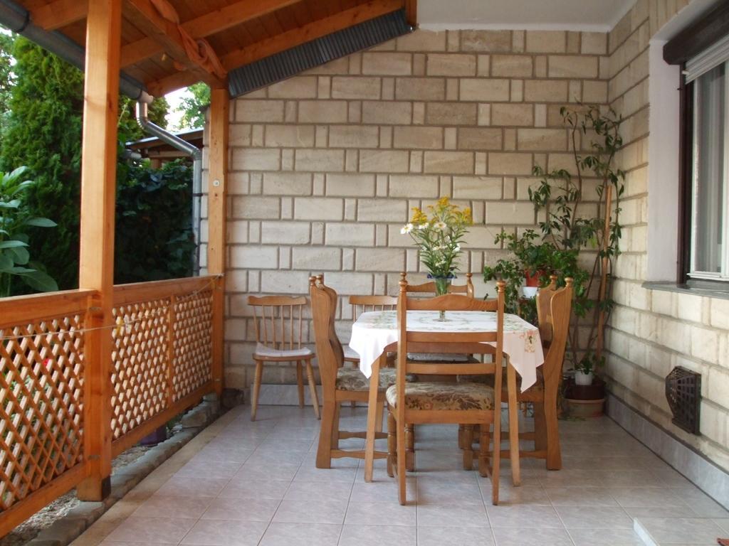 Lilla Vendeghaz Villa ไฮจ์ดุสโซบอสโล ภายนอก รูปภาพ